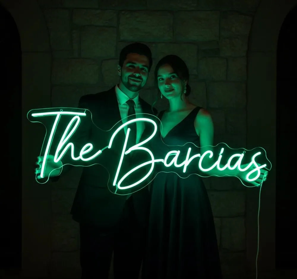 Neonschild The Barcias — Familienname als Leuchtschrift